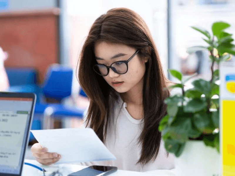 Hiện nay, các ngành liên quan đến công nghệ thông tin, quản trị kinh doanh, kỹ thuật điện tử viễn thông, marketing, tài chính – ngân hàng, và ngôn ngữ Anh đều có nhu cầu nhân lực cao.