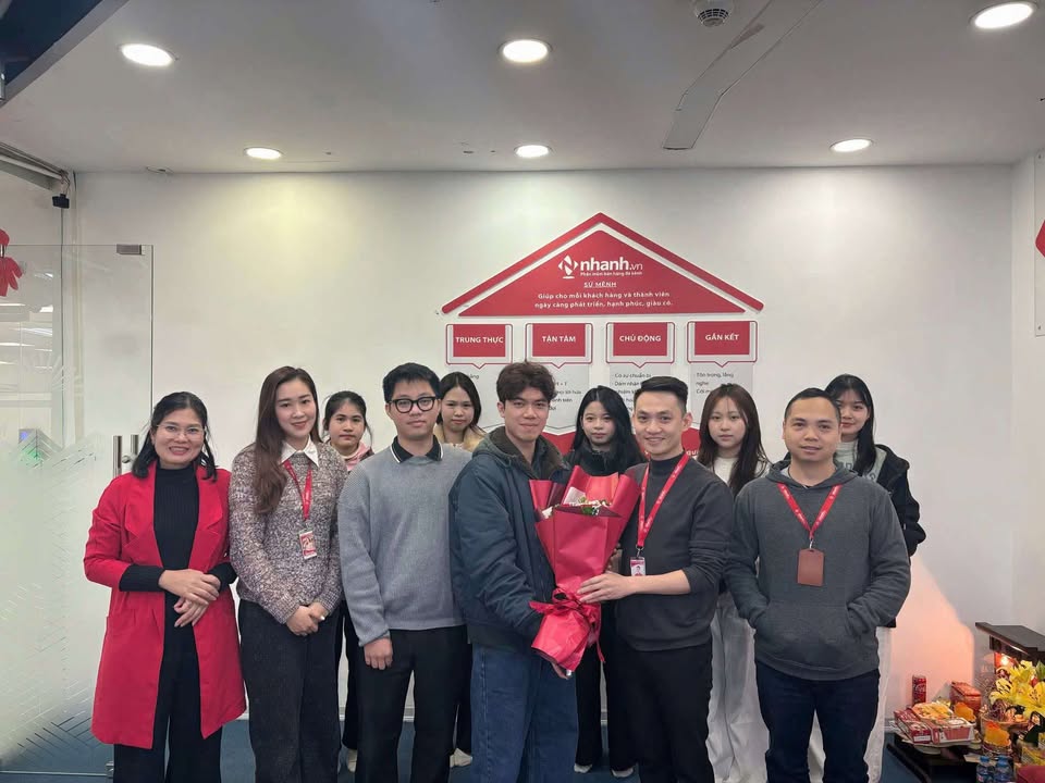 E-Commerce Students Complete Internships at Nhanh.vn