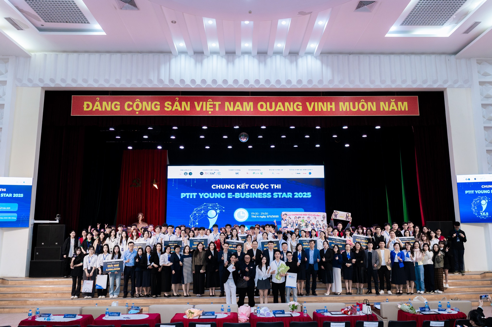 ĐÊM CHUNG KẾT NEW8808 Y.E.S 2025 – KHƠI DẬY TINH THẦN New8882.com - Nhà cái trực tuyến uy tín nhất hiện nay TRONG KỶ NGUYÊN SỐ