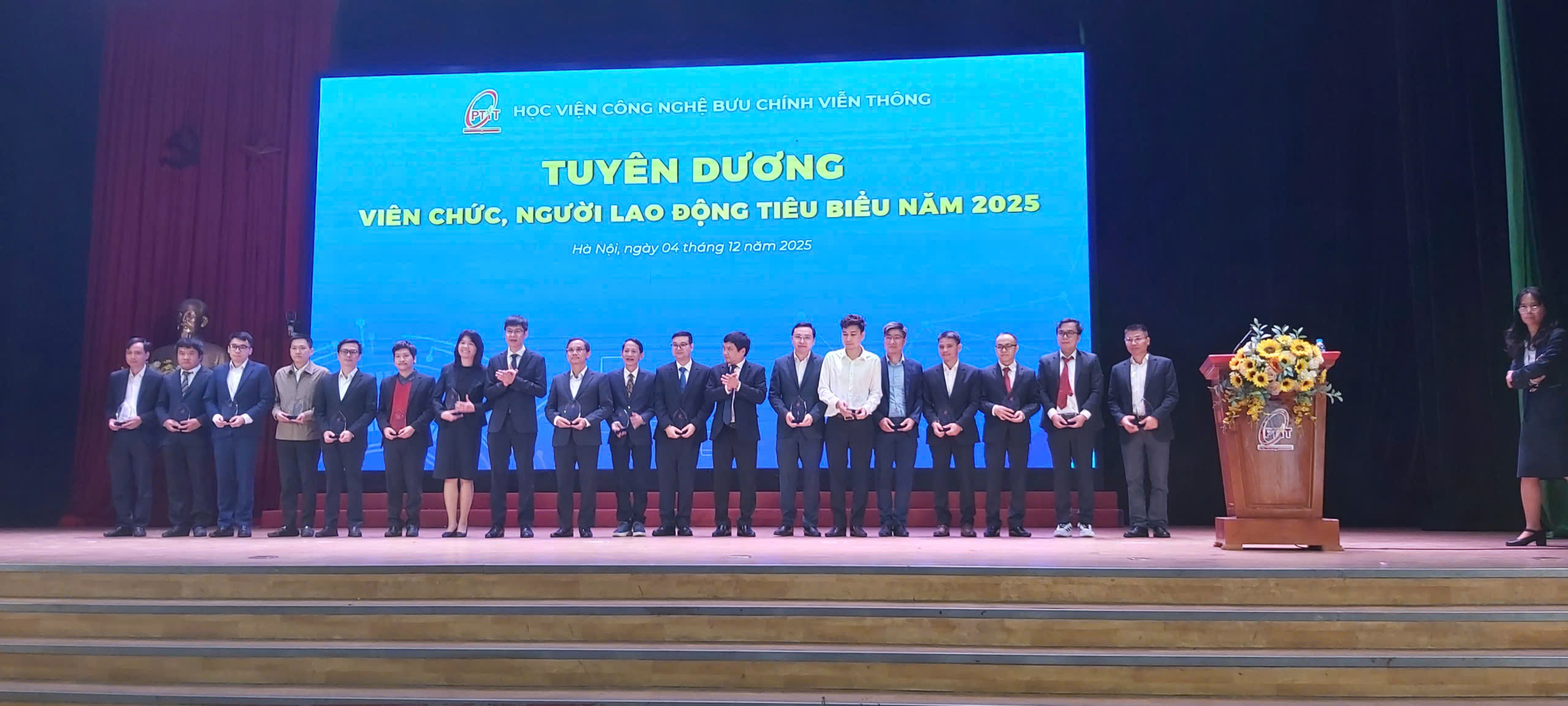 Chúc mừng các thầy cô nhận danh hiệu viên chức tiêu biểu của Đăng nhập vào Tài khoản New88 Casino của bạn năm 2025