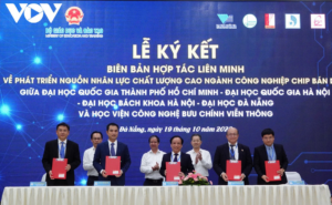 PGS.TS Đặng Hoài Bắc, Giám đốc New88 com link 8 (ngoài cùng, bên phải) ký kết Biên bản hợp tác liên minh về phát triển nguồn nhân lực chất lượng cao ngành công nghiệp Chip bán dẫn (năm 2023)