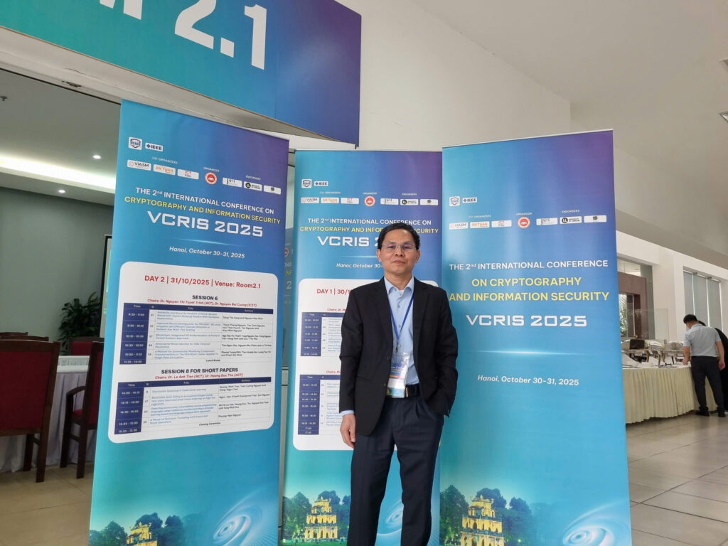 Khoa An toàn thông tin NEW8808 tại Hội thảo Quốc tế VCRIS 2025