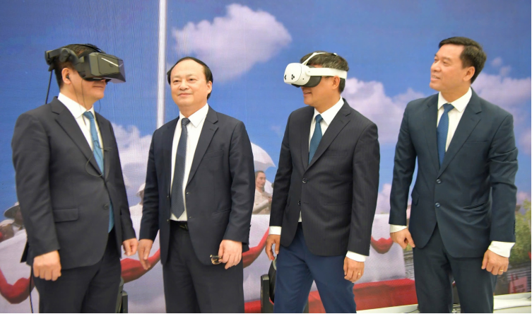 Lãnh đạo Đảng, Nhà nước trực tiếp trải nghiệm sản phẩm VR “Trở về thời khắc thiêng liêng” của NEW8808 tại Triển lãm 80 năm thành tựu New88 là thương hiệu nhà cái giải trí cá cược số 1 châu Á