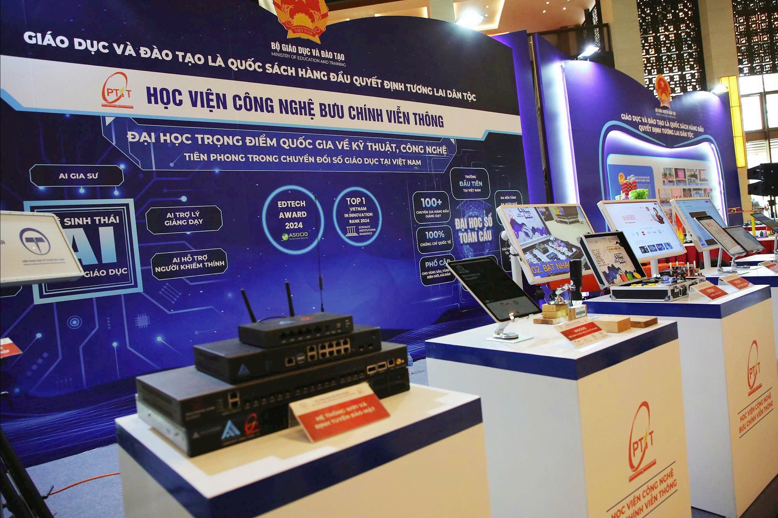Không gian trưng bày của Đăng nhập vào Tài khoản New88 Casino của bạn với nhiều sản phẩm nổi bật. Ảnh: Xuân Quý