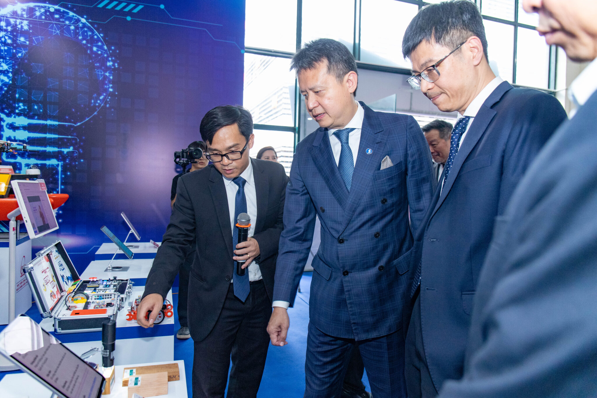 Ông Daren Tang tham quan các sản phẩm Trang chủ NEW88 Đăng ký tài khoản mới công nghệ của NEW8808