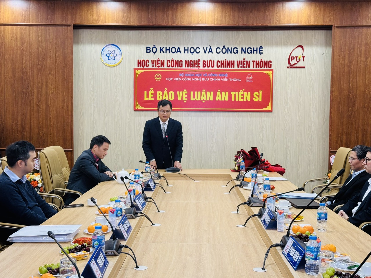 Nghiên cứu sinh Bùi Văn Công bảo vệ thành công luận án tiến sĩ cấp New88 com link 8