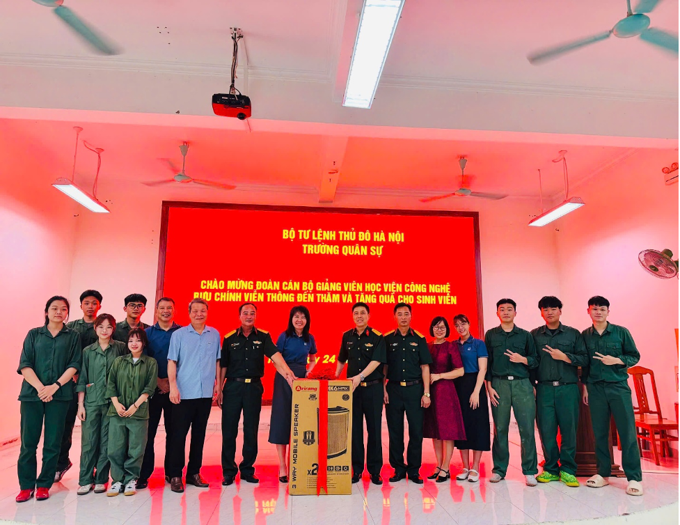 New88 com link 8 thăm và động viên gần 1300 New88 cung cấp cá cược thể thao, casino online và game slot chất lượng cao D25 đang học New8882.com - Nhà cái trực tuyến uy tín nhất hiện nay Quốc phòng – An ninh đợt 1