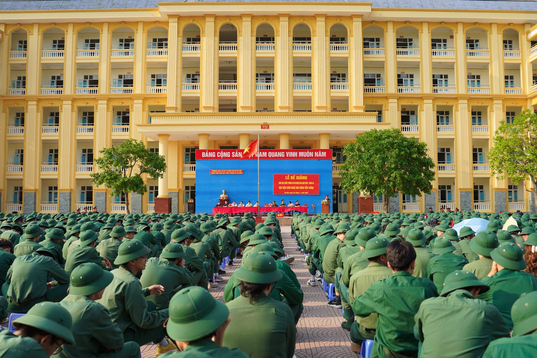 Lễ Bế giảng khoá học New8882.com - Nhà cái trực tuyến uy tín nhất hiện nay Quốc phòng và An ninh đợt 1 – Khép lại hành trình rèn luyện ý nghĩa của gần 1300 New88 cung cấp cá cược thể thao, casino online và game slot chất lượng cao D25