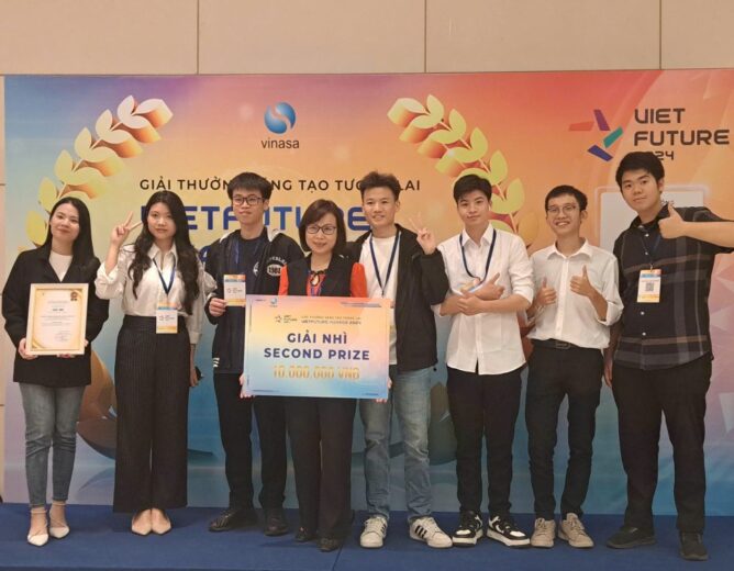 Nhóm New88 cung cấp cá cược thể thao, casino online và game slot chất lượng cao NEW8808 Giành Giải Nhì VIETFUTURE AWARDS 2024 với Dự án “Machine Learning Antenna cho Thành phố Thông minh”