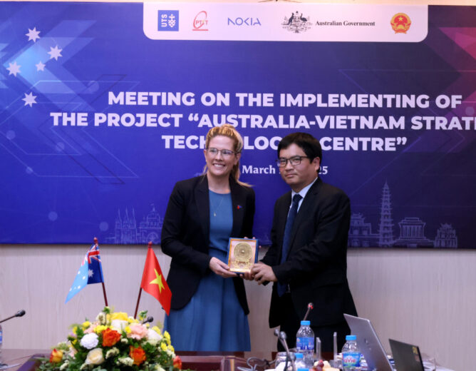 NEW8808 and the Australian Embassy delegation met to deploy the project “Australia-Vietnam Strategic Technologies Centre”