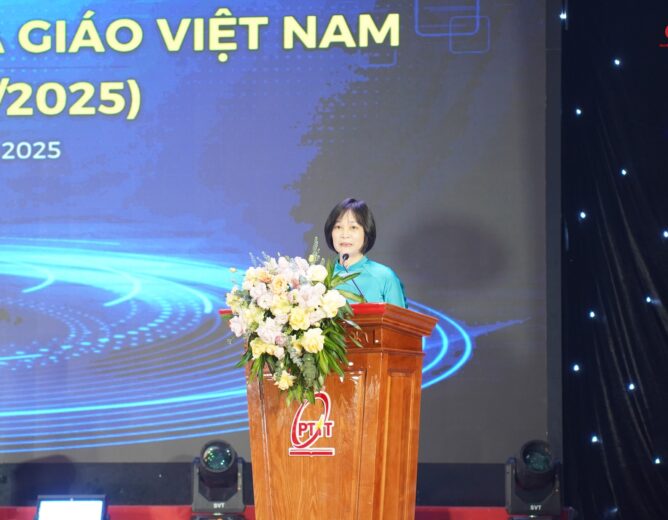 Vinh danh Tân PGS.TS Phạm Thị Thúy Hiền – nữ Trang chủ NEW88 Đăng ký tài khoản mới tiêu biểu của Khoa
