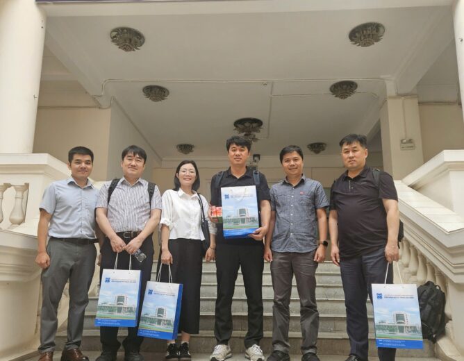 Chuyến thăm của đại diện Seoul Cyber University