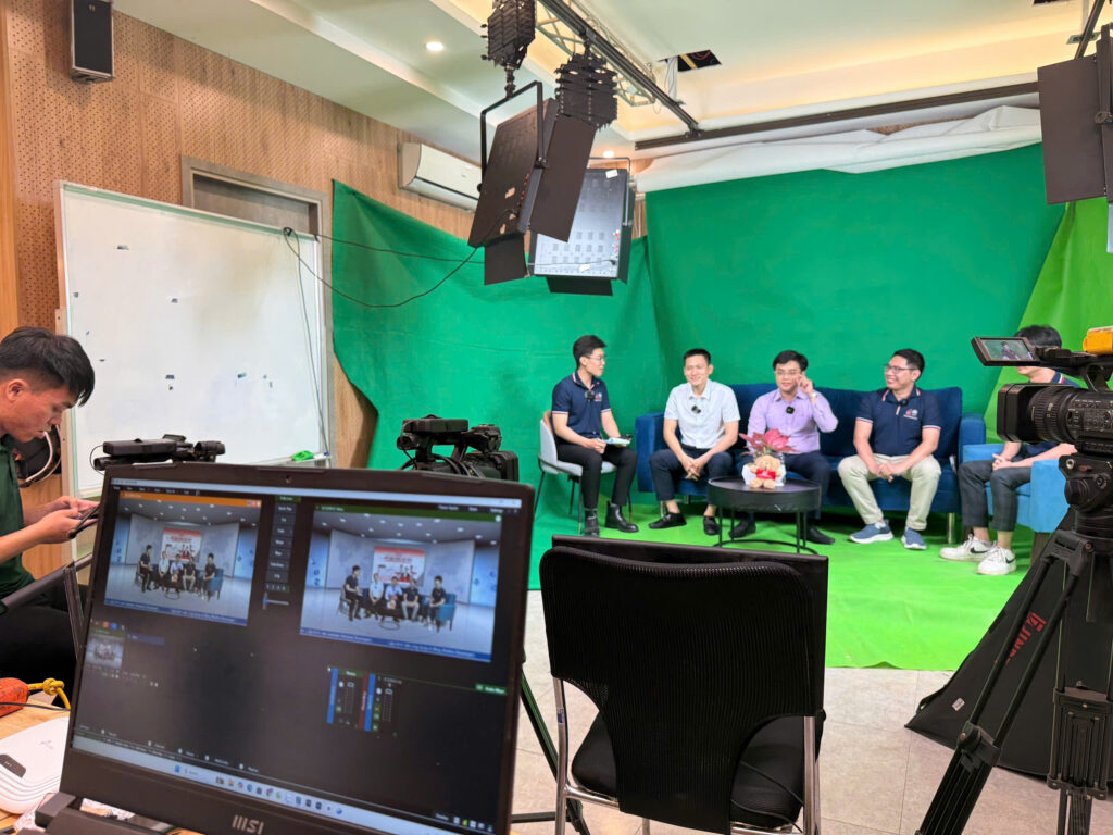 [Recap] Livestream Tư vấn New8882 giải trí trực tuyến 2025: Chương trình CNTT Định hướng ứng dụng UDU NEW8808