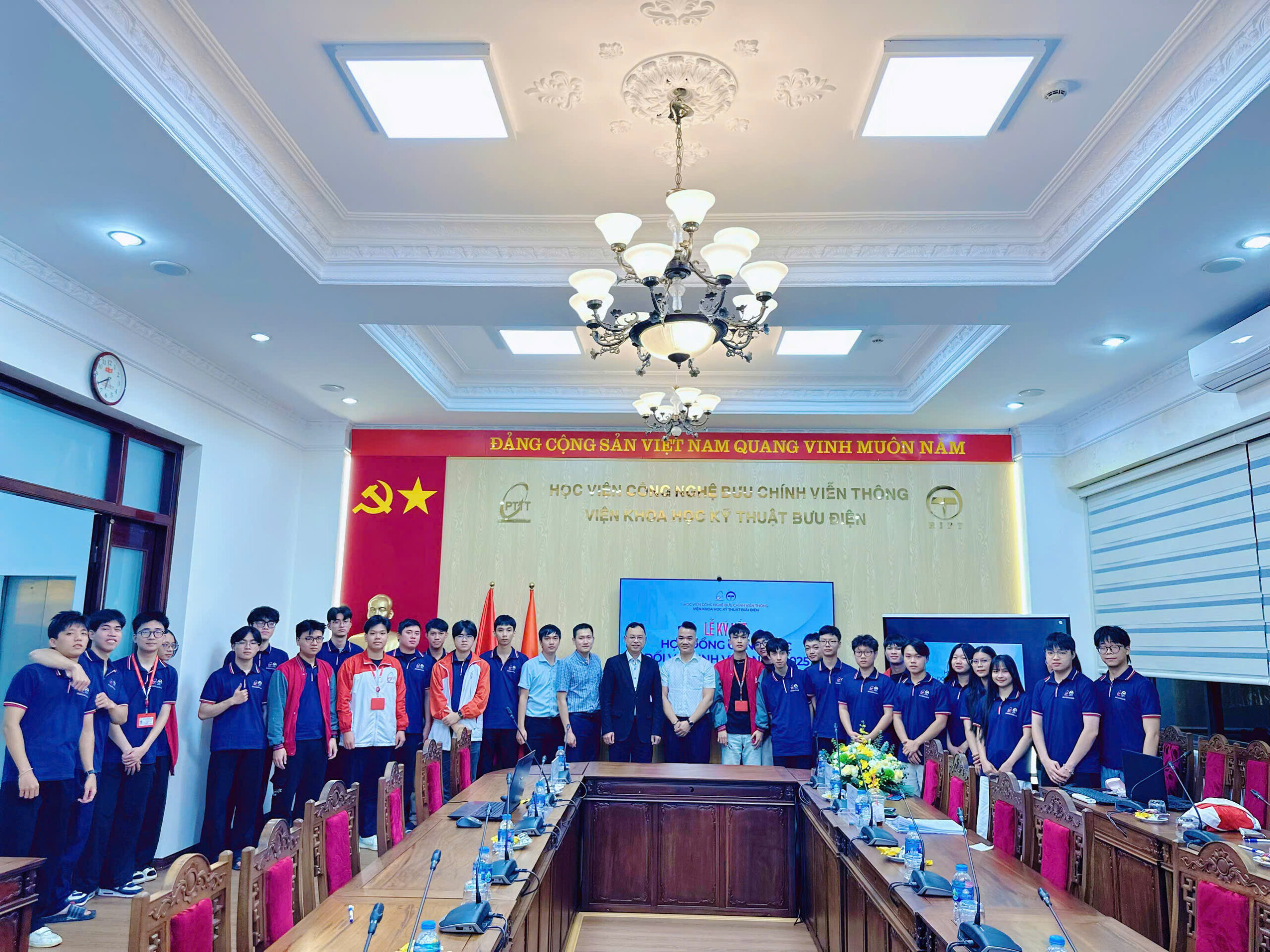Lễ ký kết hợp đồng công việc giữa Viện Trang chủ NEW88 Đăng ký tài khoản mới Kỹ thuật Bưu điện và New88 cung cấp cá cược thể thao, casino online và game slot chất lượng cao năm 2025