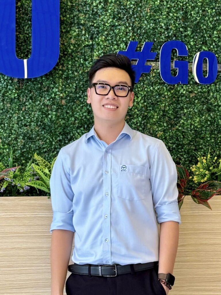 Phạm hoàng tân