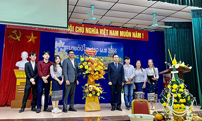 Lưu học sinh Lào tại Đăng nhập vào Tài khoản New88 Casino của bạn rộn ràng đón tết cổ truyền Bunpimay