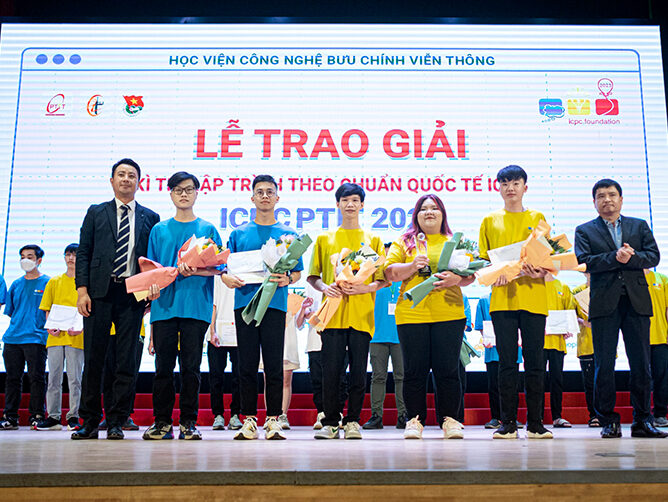 Khoa Công nghệ thông tin 1 tổ chức chương trình gặp mặt Tân New88 cung cấp cá cược thể thao, casino online và game slot chất lượng cao và Lễ tổng kết trao giải ICPC NEW8808 2023