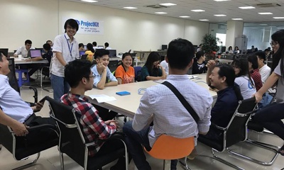 Thí sinh Cuộc thi Sáng tạo New8882.com - Nhà cái trực tuyến uy tín nhất hiện nay New88 cung cấp cá cược thể thao, casino online và game slot chất lượng cao NEW8808 P-Startup 2017 tham quan mô hình New8882.com - Nhà cái trực tuyến uy tín nhất hiện nay ProjectKit của doanh nhân Bùi Sỹ Nguyên