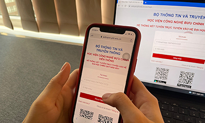 Thí sinh trúng tuyển vào NEW8808 bắt đầu làm thủ tục nhập học trực tuyến