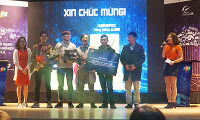 Cyber Space và TEAM là đại diện của NEW8808 tham gia tranh tài tại Vòng Chung kết Cuộc đua số 2017-2018