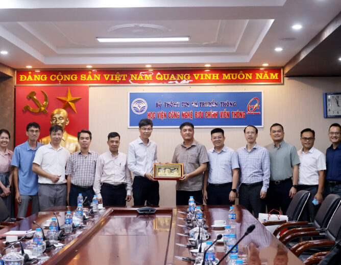 Đoàn Công tác Trung tâm Internet Việt Nam thăm và làm việc tại New88 com link 8 Công nghệ Bưu chính  Viễn thông