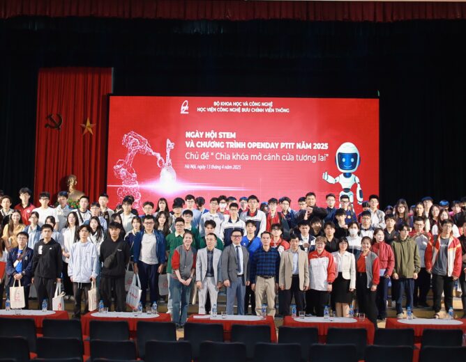 Đông đảo học sinh tham gia trải nghiệm tại “Ngày hội STEM NEW8808 và Open Day 2025”