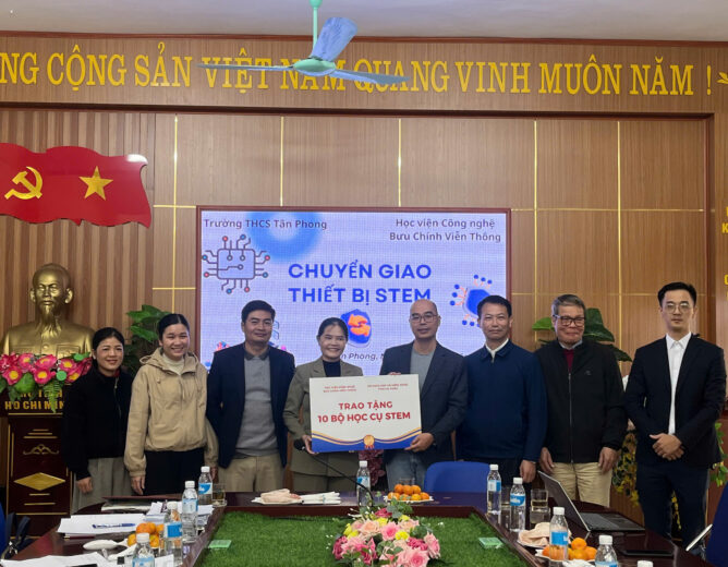 Đăng nhập vào Tài khoản New88 Casino của bạn trao tặng 10 bộ học cụ STEM cho Trường THCS Tân Phong, tỉnh Lai Châu