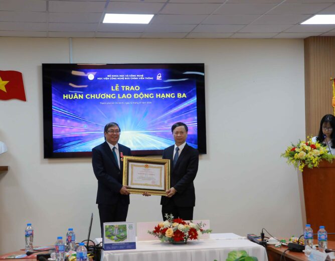 TS Tân Hạnh – Nguyên Phó Giám đốc phụ trách New88 com link 8 cơ sở tại TP Hồ Chí Minh được trao tặng Huân chương Lao động Hạng Ba