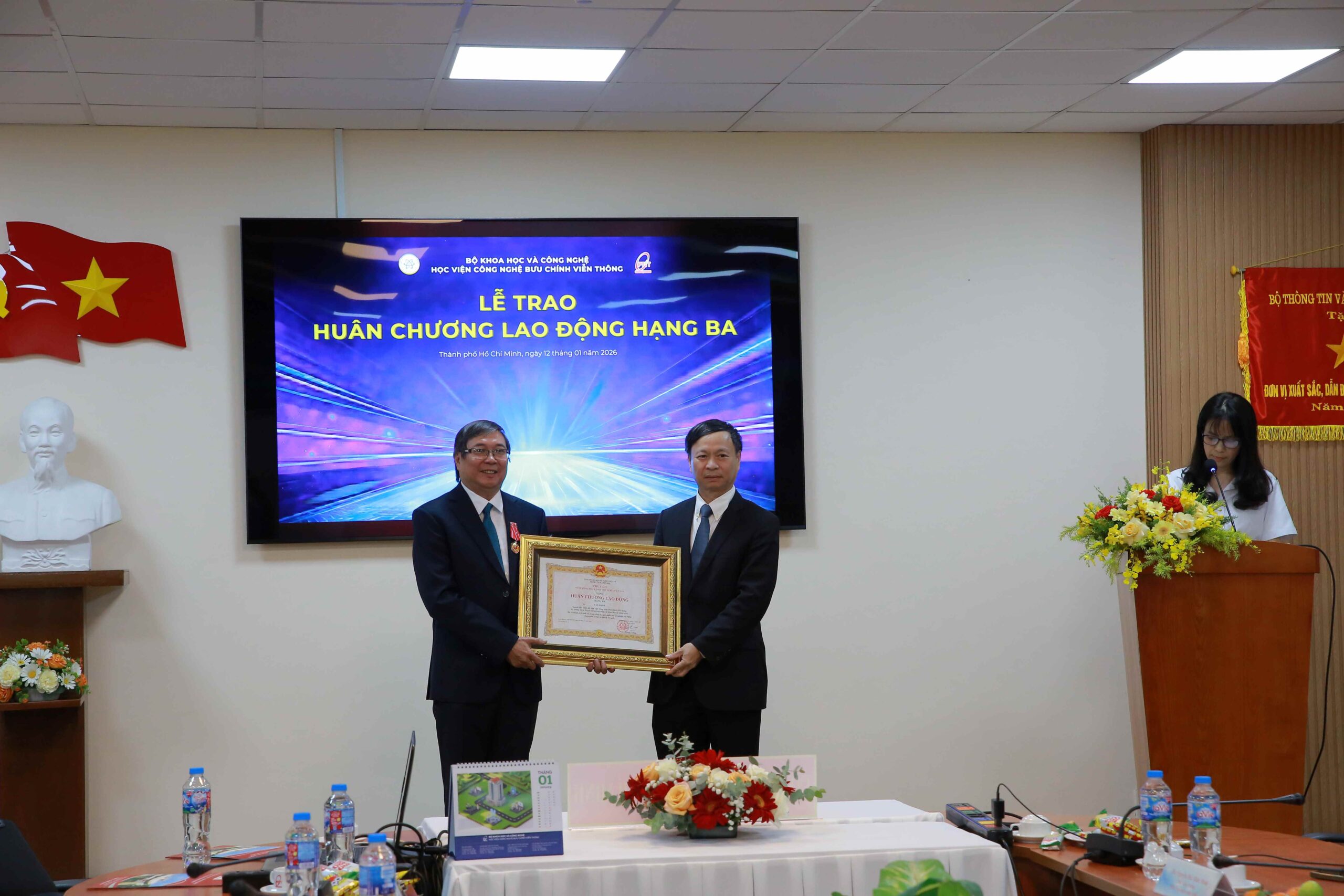 TS Tân Hạnh – Nguyên Phó Giám đốc phụ trách New88 com link 8 cơ sở tại TP Hồ Chí Minh được trao tặng Huân chương Lao động Hạng Ba