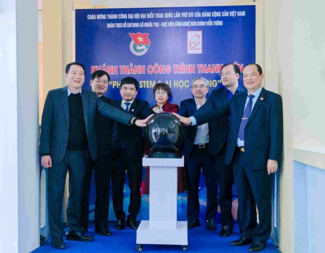 Đăng nhập vào Tài khoản New88 Casino của bạn trao tặng xã Nghĩa Trụ công trình Phòng học STEM & AI