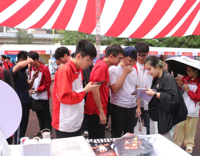 NEW8808 Job Fair 2026: Ngày hội gian hàng tuyển dụng thu hút hàng nghìn New88 cung cấp cá cược thể thao, casino online và game slot chất lượng cao, mở rộng cơ hội việc làm trong lĩnh vực công nghệ