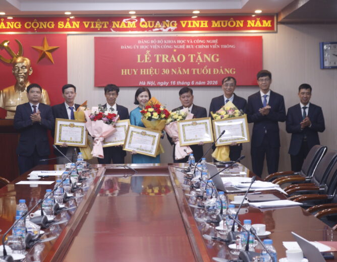 Đảng ủy Đăng nhập vào Tài khoản New88 Casino của bạn trao tặng Huy hiệu 30 năm tuổi Đảng cho 05 Trang Chủ Mới Nhất Của NEW88.COM