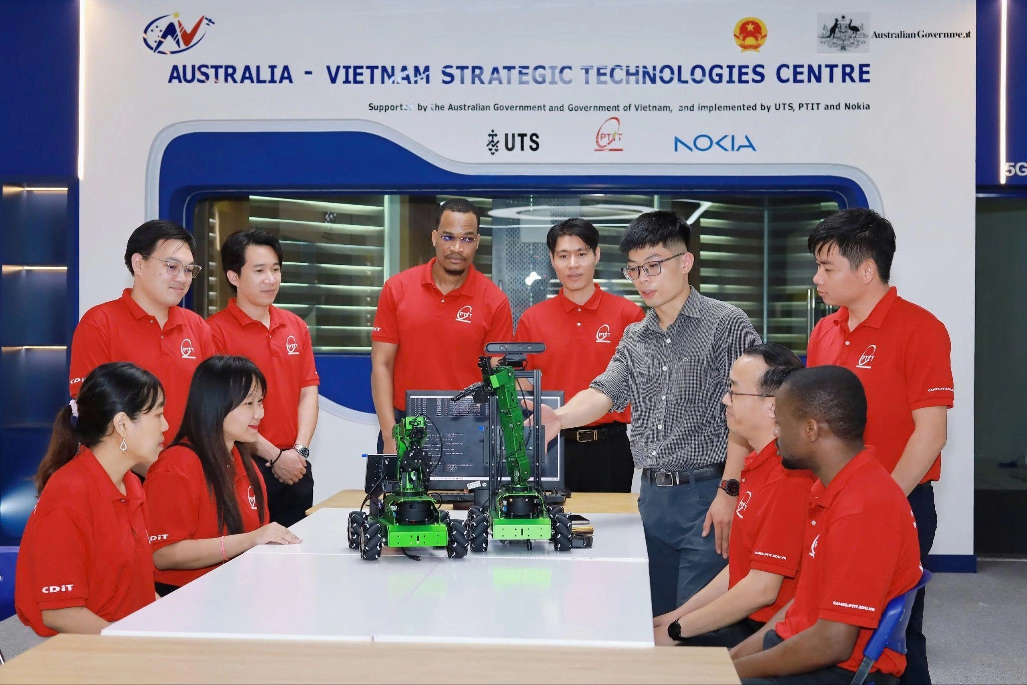 Đào tạo kỹ sư làm chủ UAV và robot di động tự hành: Bước đi tiên phong của NEW8808